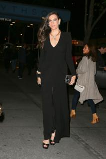 Liv Tyler feet photo thumbnail