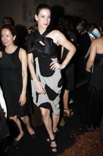 Liv Tyler feet photo thumbnail