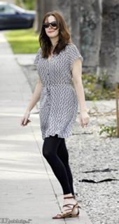 Liv Tyler feet photo thumbnail