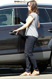 Liv Tyler feet photo thumbnail