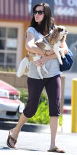 Liv Tyler feet photo thumbnail