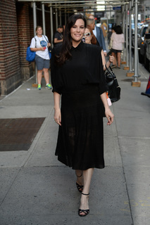 Liv Tyler feet photo thumbnail