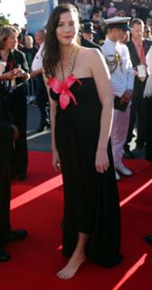 Liv Tyler feet photo thumbnail