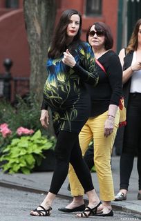 Liv Tyler feet photo thumbnail