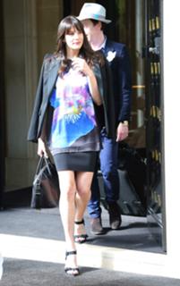 Liv Tyler feet photo thumbnail