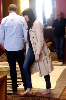 Liv Tyler feet photo thumbnail