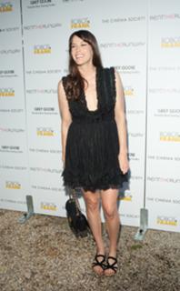 Liv Tyler feet photo thumbnail