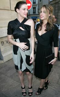 Liv Tyler feet photo thumbnail