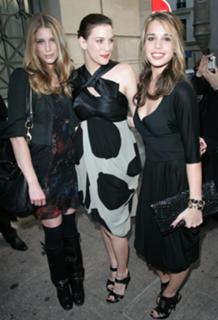 Liv Tyler feet photo thumbnail