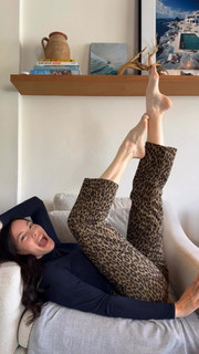 Liv Tyler feet photo thumbnail