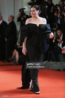 Liv Tyler feet photo thumbnail