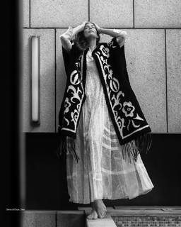Liv Tyler feet photo thumbnail