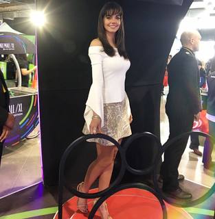 Livia Brito feet photo thumbnail