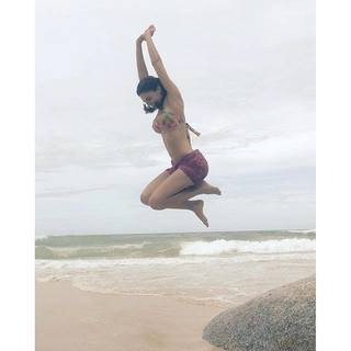 Livia Brito feet photo thumbnail