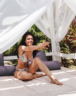Livia Brito feet photo thumbnail