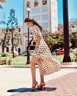 Livia Brito feet photo thumbnail