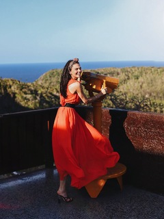Livia Brito feet photo thumbnail