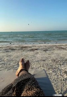Livia Brito feet photo thumbnail