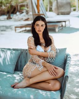 Livia Brito feet photo thumbnail