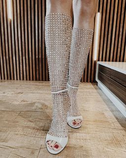 Livia Brito feet photo thumbnail