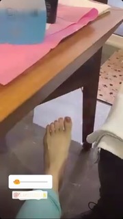 Livia Brito feet photo thumbnail