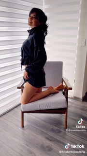 Livia Brito feet photo thumbnail