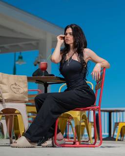 Livia Brito feet photo thumbnail