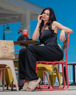 Livia Brito feet photo thumbnail