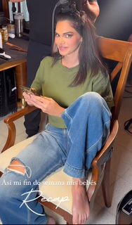 Livia Brito feet photo thumbnail