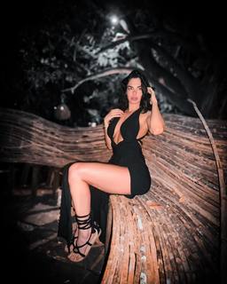 Livia Brito feet photo thumbnail