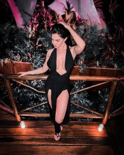 Livia Brito feet photo thumbnail