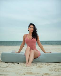 Livia Brito feet photo thumbnail