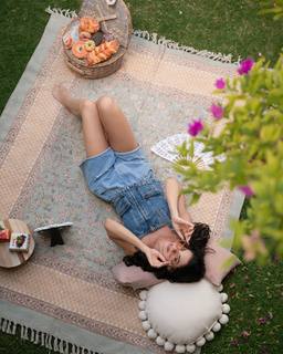 Livia Brito feet photo thumbnail