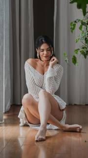Livia Brito feet photo thumbnail