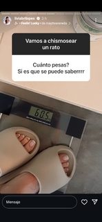 Livia Brito feet photo thumbnail