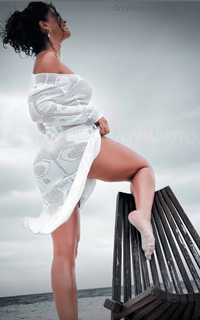 Livia Brito feet photo thumbnail