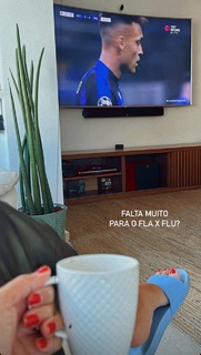 Livia Nepomuceno feet photo 1