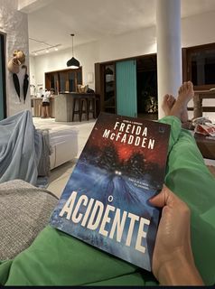 Livia Nepomuceno feet photo 11