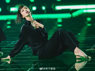 Liya Tong feet photo 3