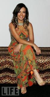 Liz Bonnin feet photo 1