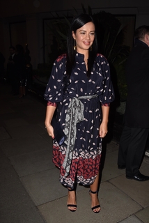 Liz Bonnin feet photo 1