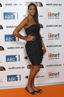 Liz Cambage feet photo thumbnail