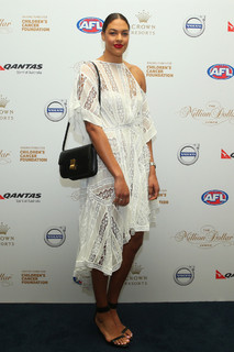 Liz Cambage feet photo thumbnail