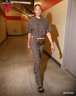Liz Cambage feet photo thumbnail