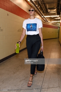 Liz Cambage feet photo thumbnail