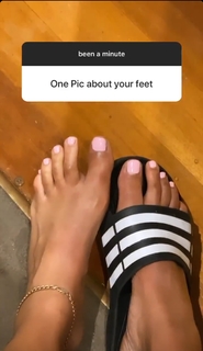 Liz Cambage feet photo thumbnail