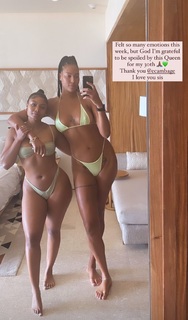 Liz Cambage feet photo thumbnail