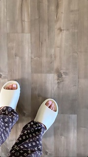Liz Cambage feet photo thumbnail