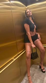 Liz Cambage feet photo thumbnail