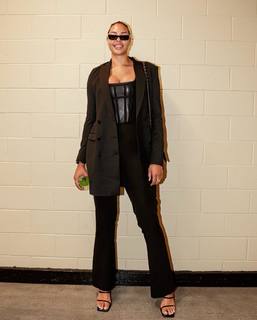 Liz Cambage feet photo thumbnail